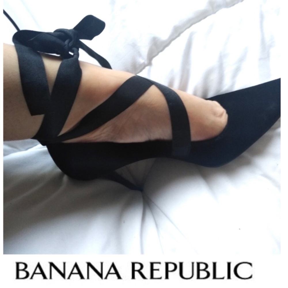 Banana Republic Velvet tie up heels